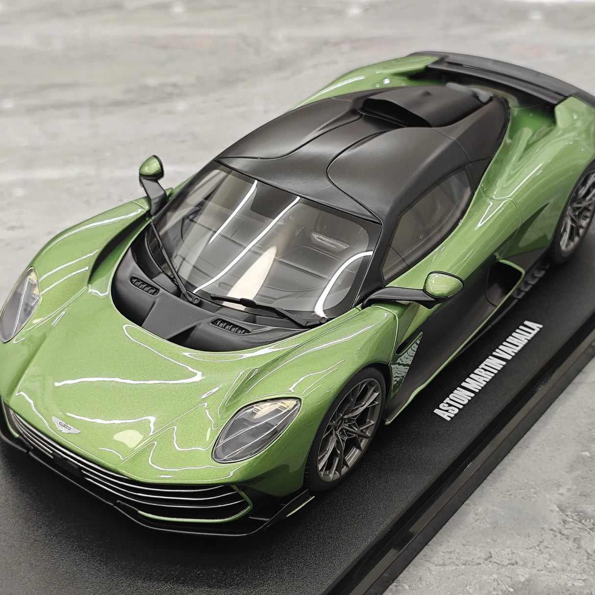 GT Spirit Aston Martin 2025 Valhalla Green 1:18 – Resina modello in resina collezionabile