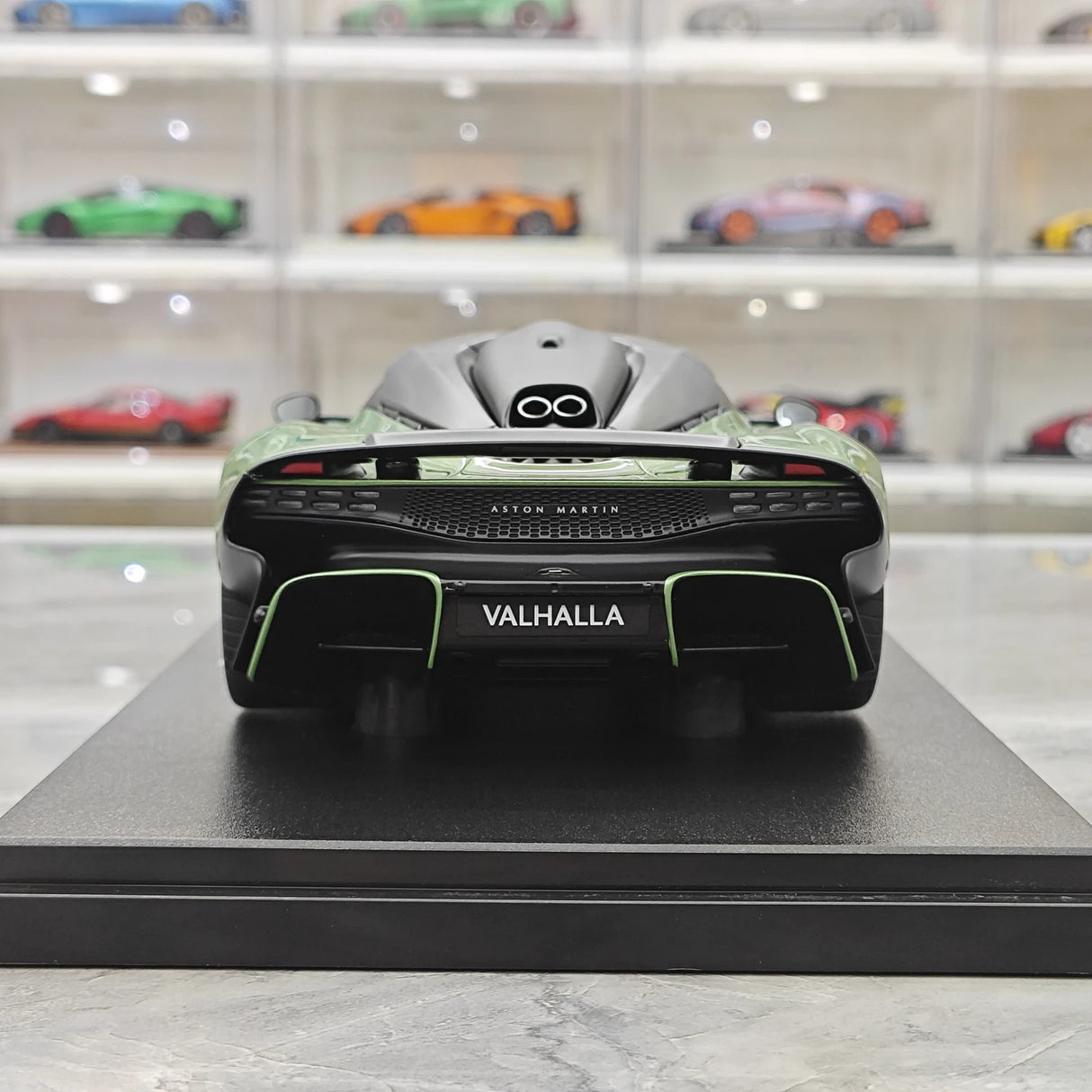 GT Spirit Aston Martin 2025 Valhalla Green 1:18 – Resina modello in resina collezionabile