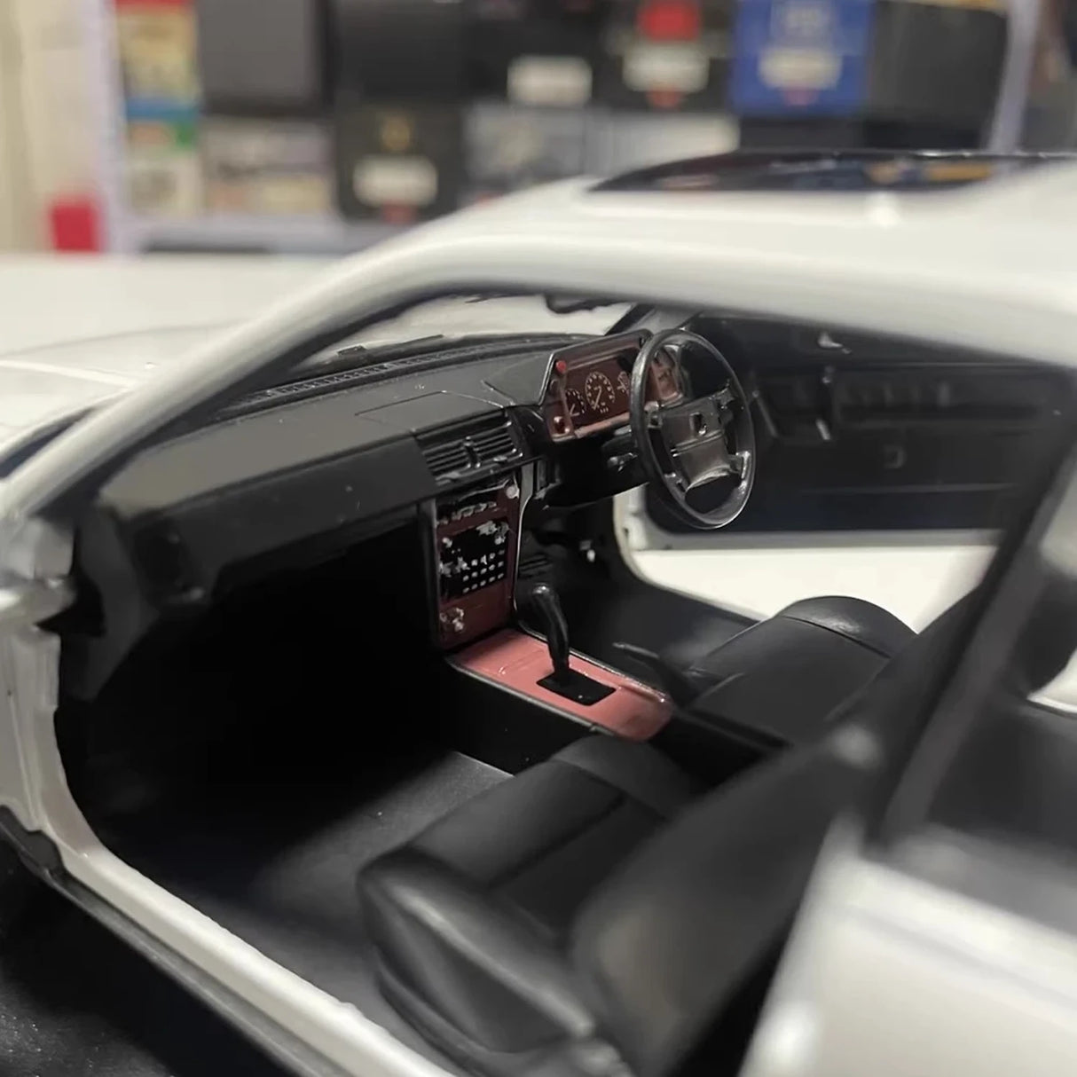 Hachette Honda 1987 Legend Coupe White 1:24 – kolekcjonarski model odlewany z metalu