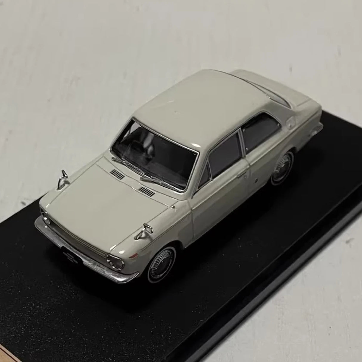 Hachette Toyota 1966 Corolla KE10-D White 1:43 – Sammelobjekt aus Druckguss
