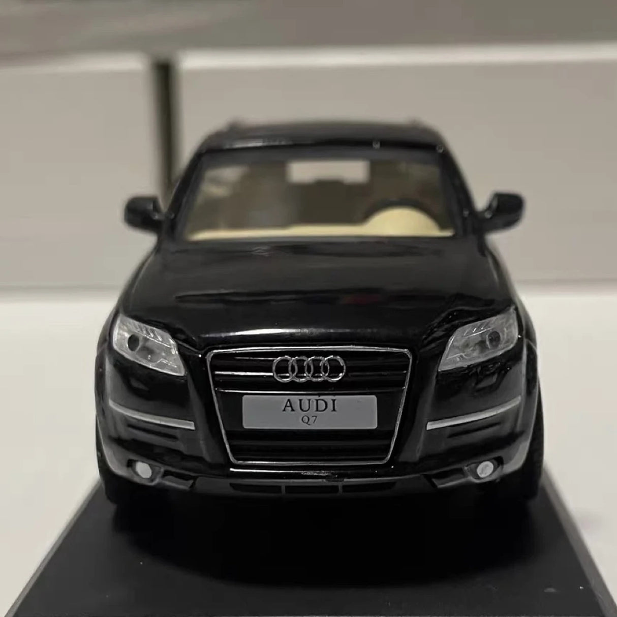 Hachette Audi 2005 Q7 Black 1:43 – Collectible Diecast Model Die-Cast