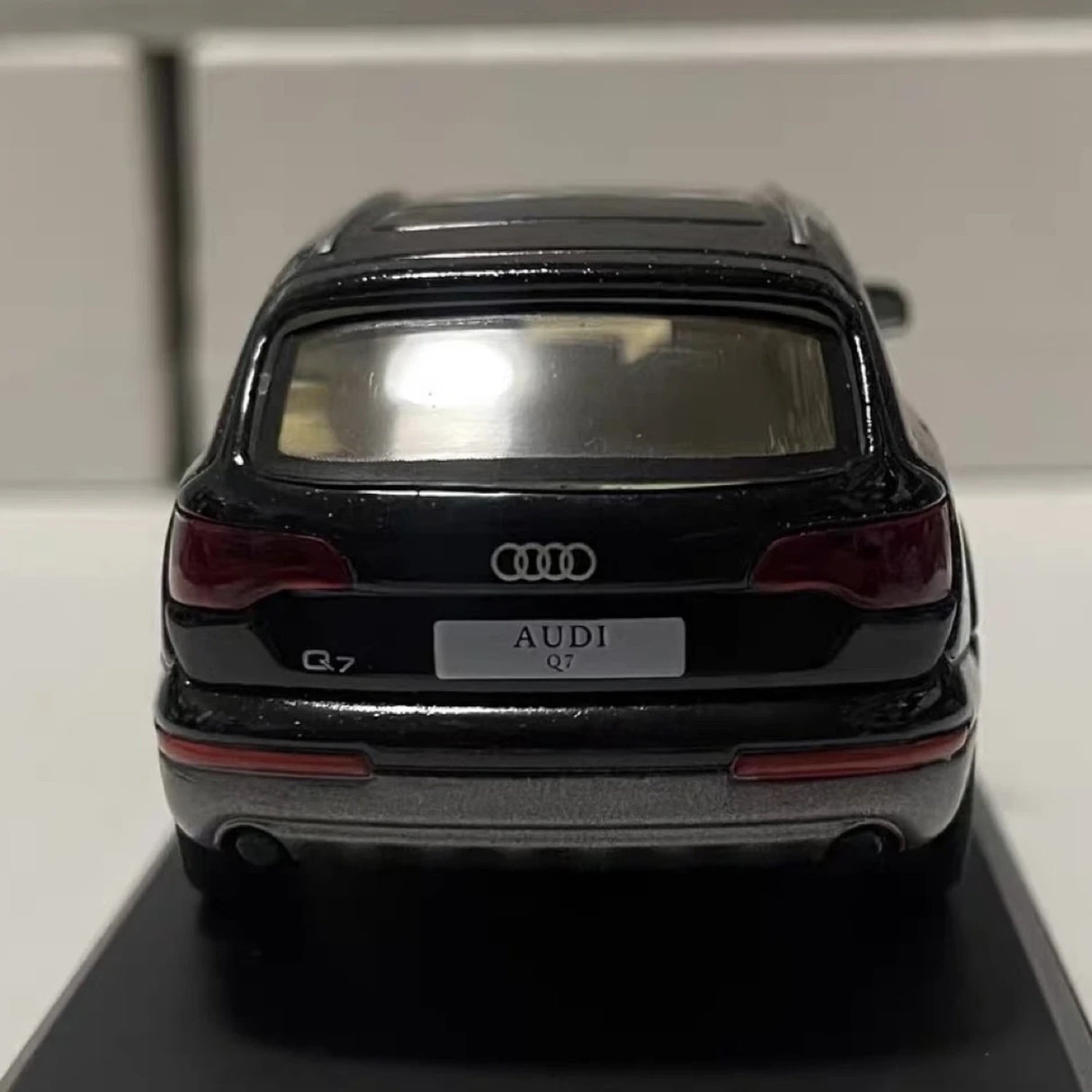 Hachette Audi 2005 Q7 Black 1:43 – Collectible Diecast Model Die-Cast