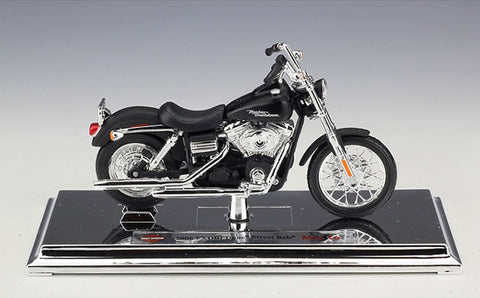 1:18 Harley-Davidson 2006 FXDBI Dyna Street Bob Motorcycle Model
