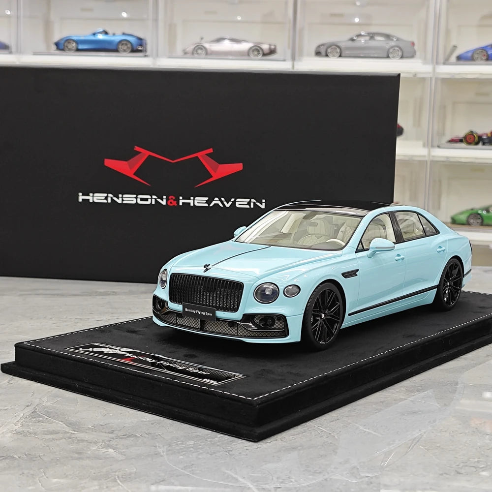 Henson & Heaven Bentley 2024 Flying Spur Sky Blue 1:18 – Resina de Modelo de Resina de Colección