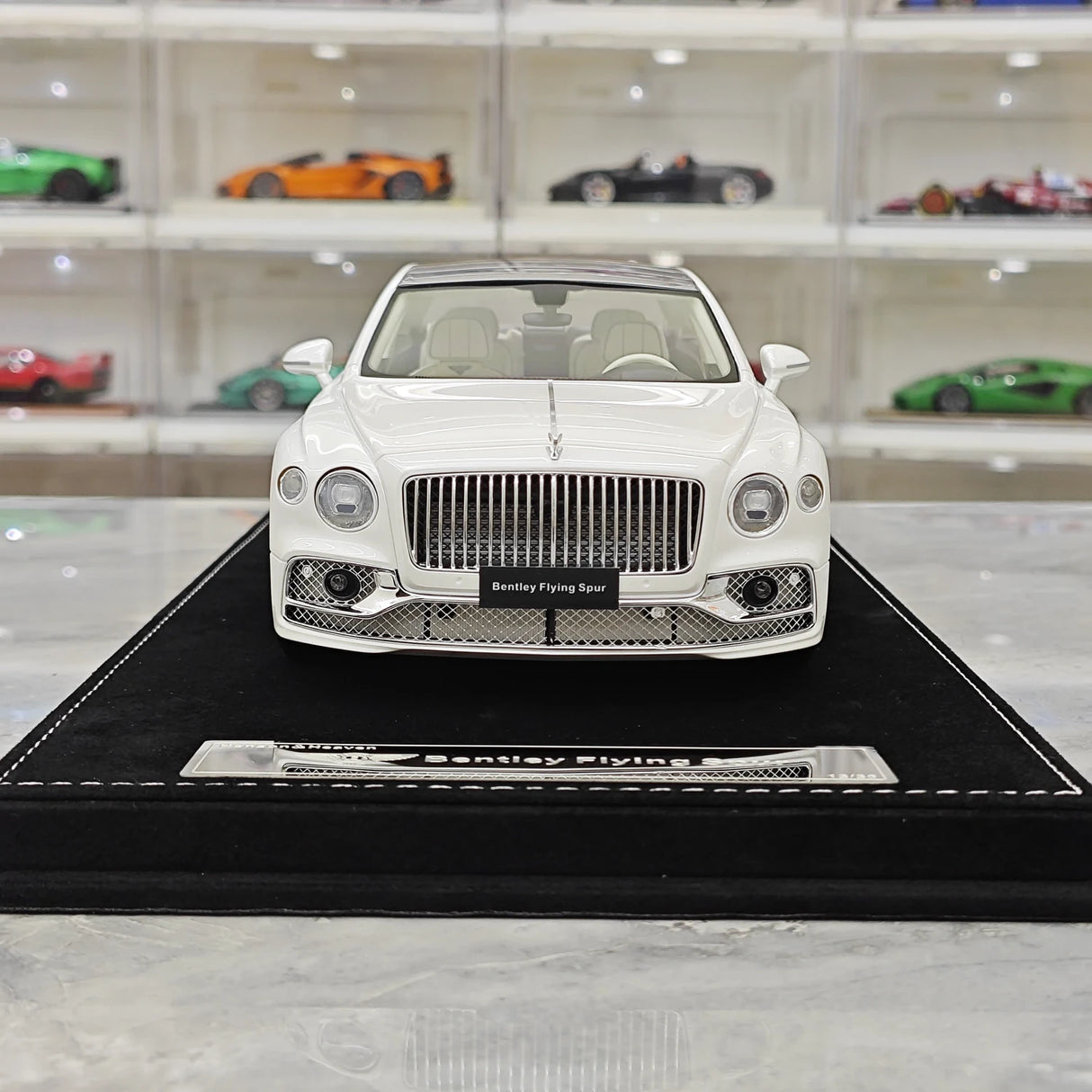 Henson & Heaven Bentley 2024 Flying Spur White 1:18 – Resina de Colección para Modelos de Resina