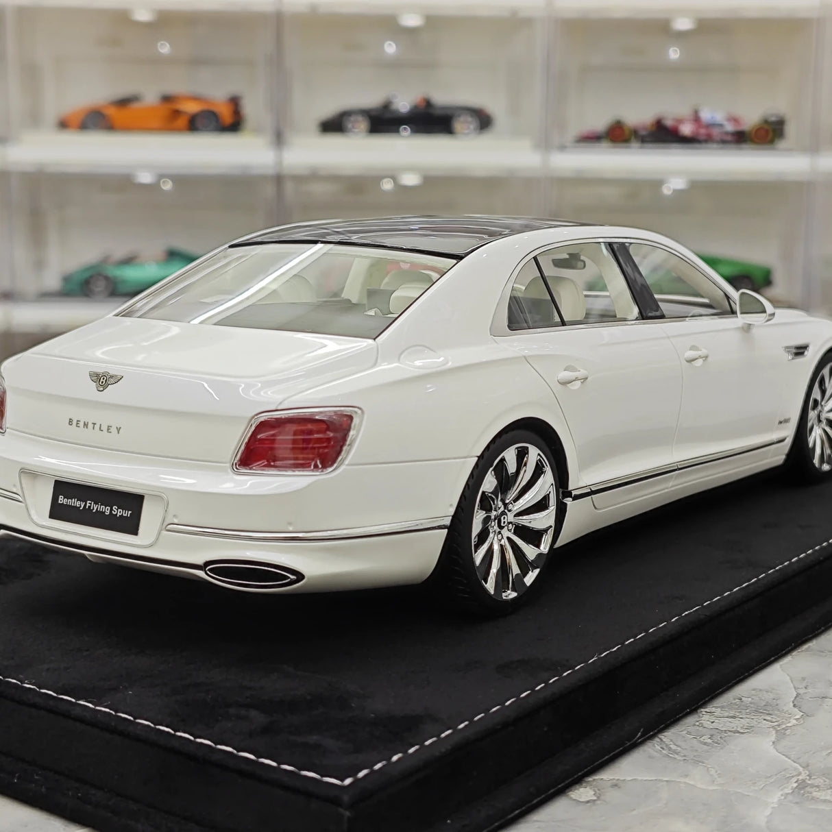 Henson & Heaven Bentley 2024 Flying Spur White 1:18 – Resina de Colección para Modelos de Resina