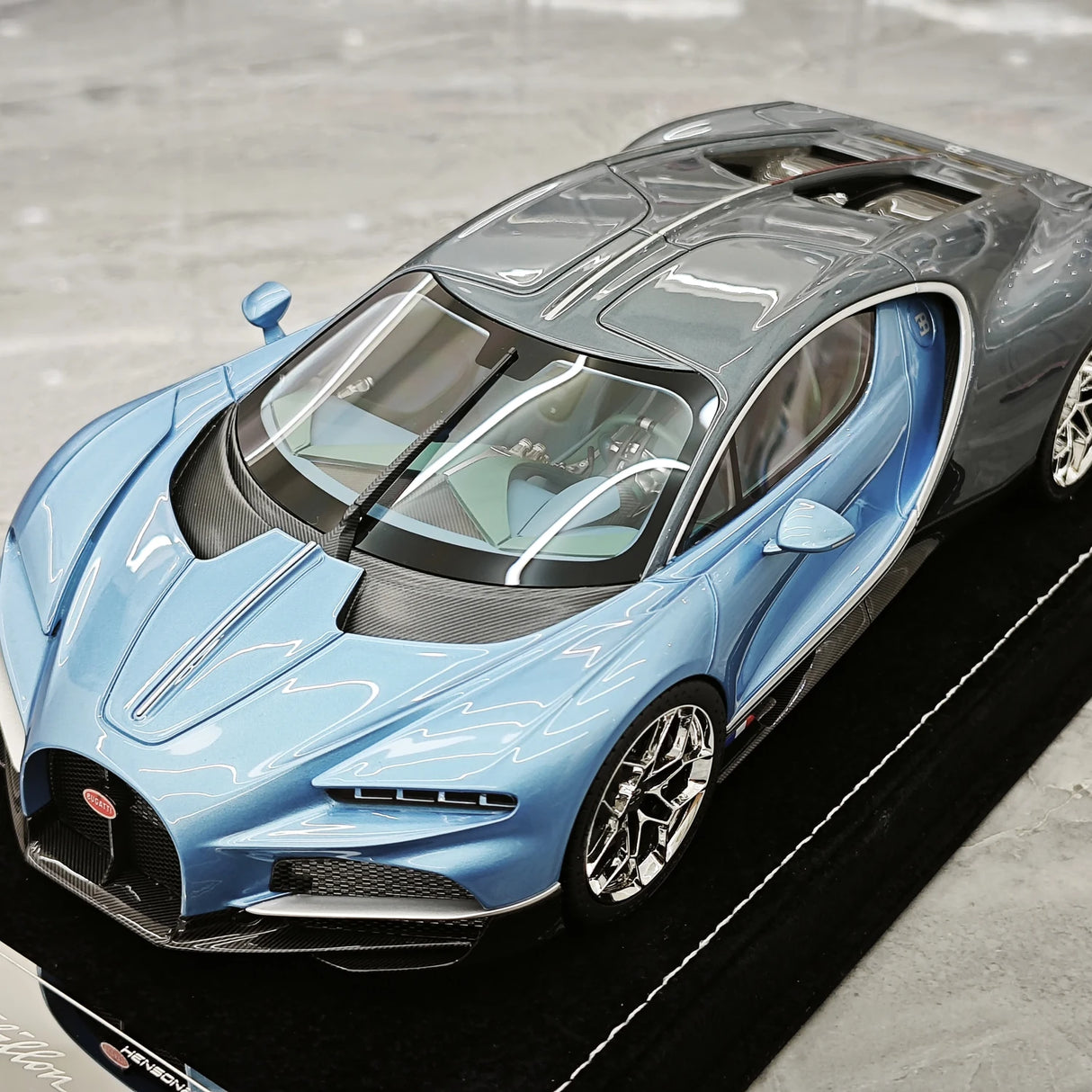 Henson & Heaven Bugatti 2026 Tourbillon Blue 1:18 – Collectible Resin Model Resin