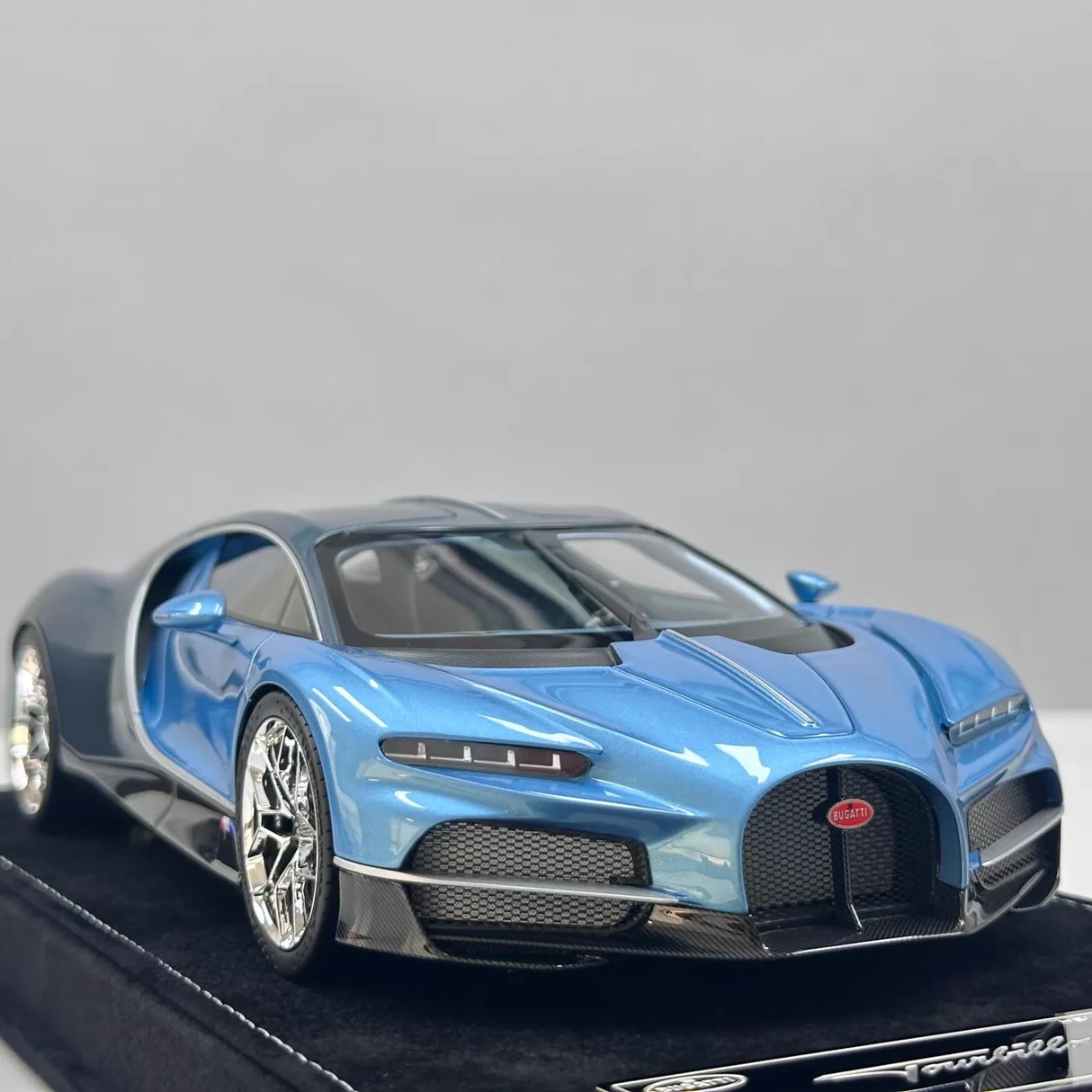 Henson & Heaven Bugatti 2026 Tourbillon Blue 1:18 – Resina da collezione per modelli in resina