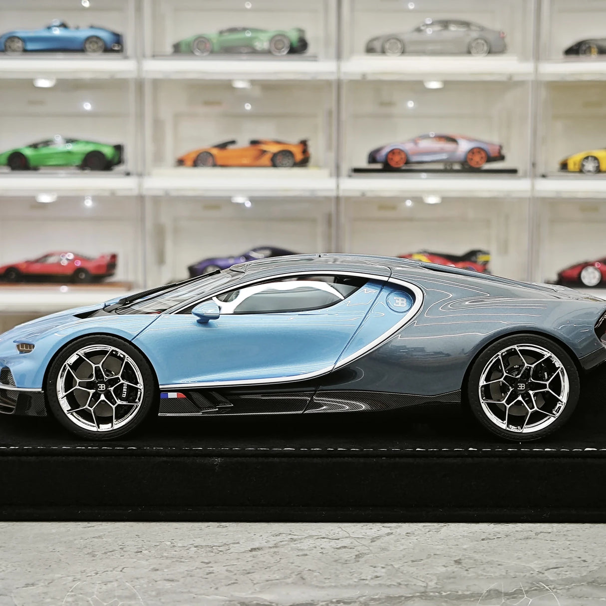 Henson & Heaven Bugatti 2026 Tourbillon Blue 1:18 – Collectible Resin Model Resin