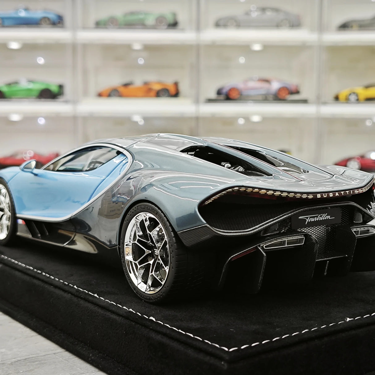 Henson & Heaven Bugatti 2026 Tourbillon Blue 1:18 – Collectible Resin Model Resin