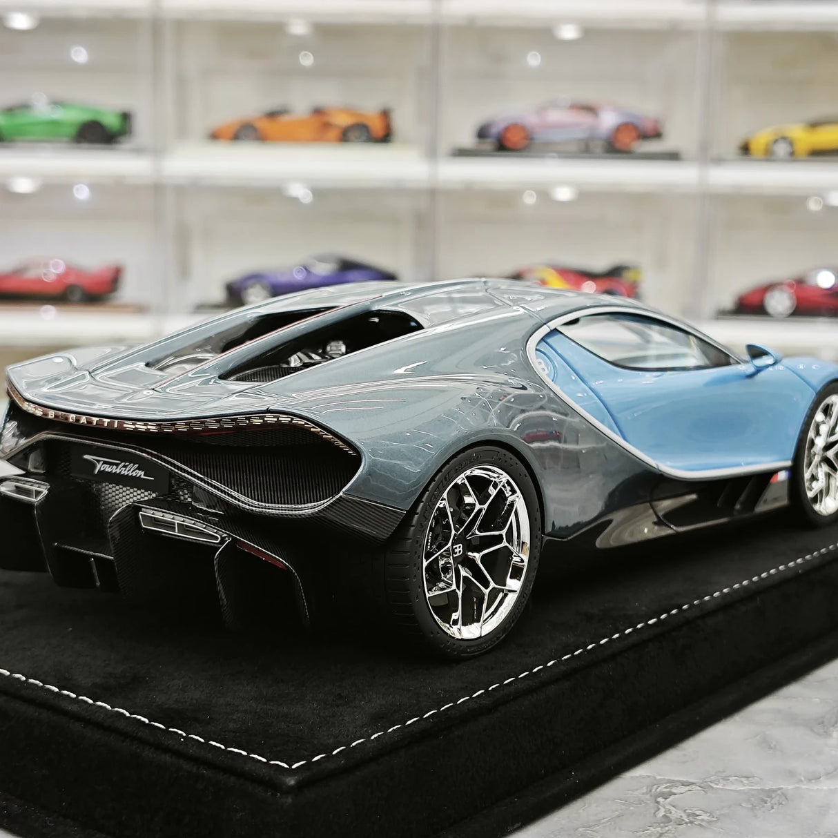 Henson & Heaven Bugatti 2026 Tourbillon Blue 1:18 – Collectible Resin Model Resin