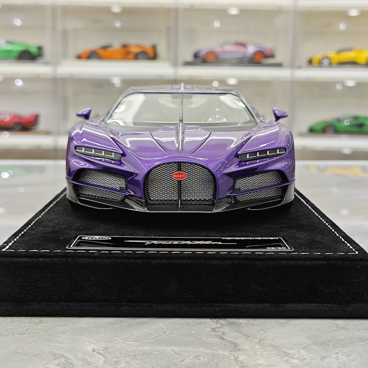 Henson & Heaven Bugatti 2026 Tourbillon Purple 1:18 – Sammelobjekt-Resin-Modell-Resin