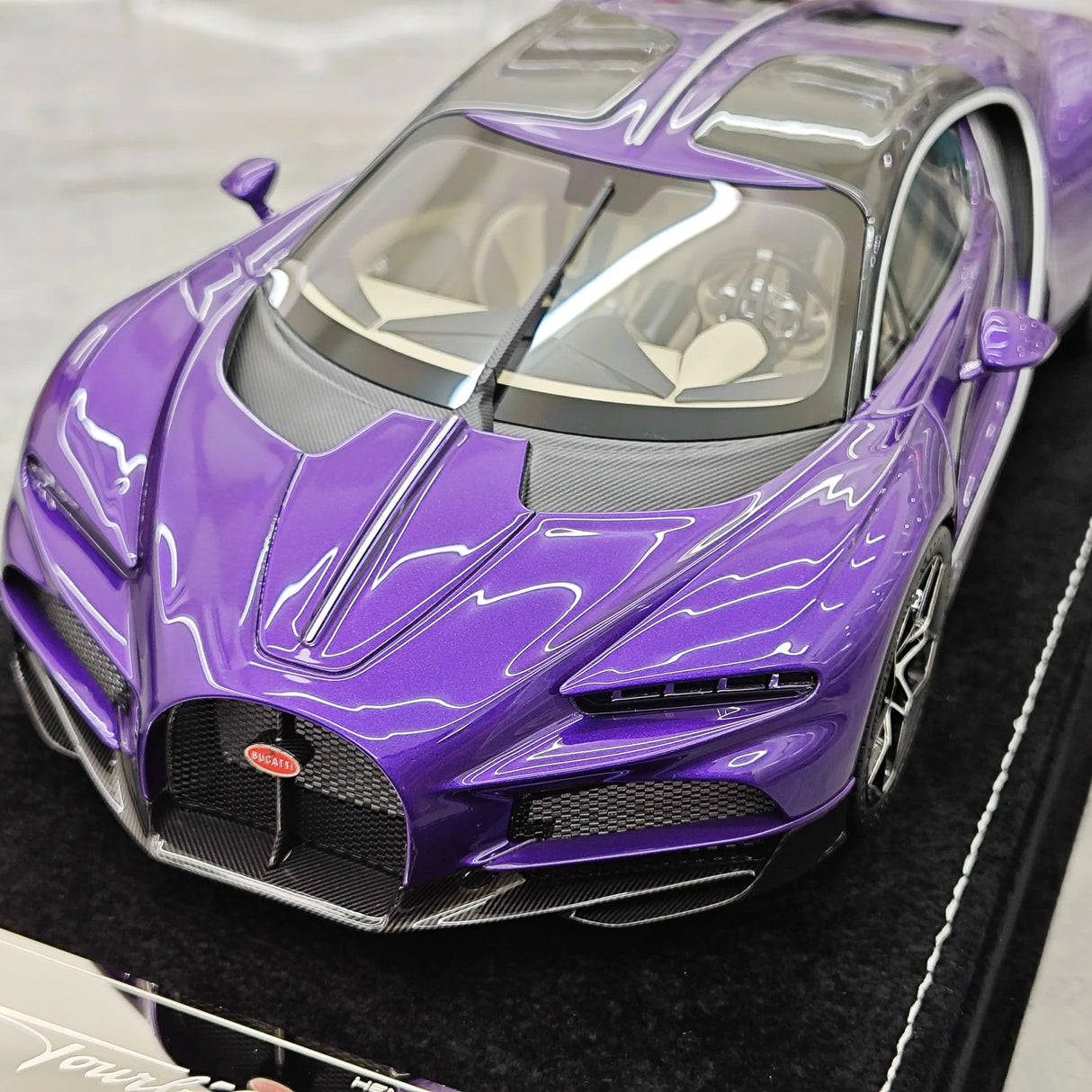 Henson & Heaven Bugatti 2026 Tourbillon Purple 1:18 – Sammelobjekt-Resin-Modell-Resin
