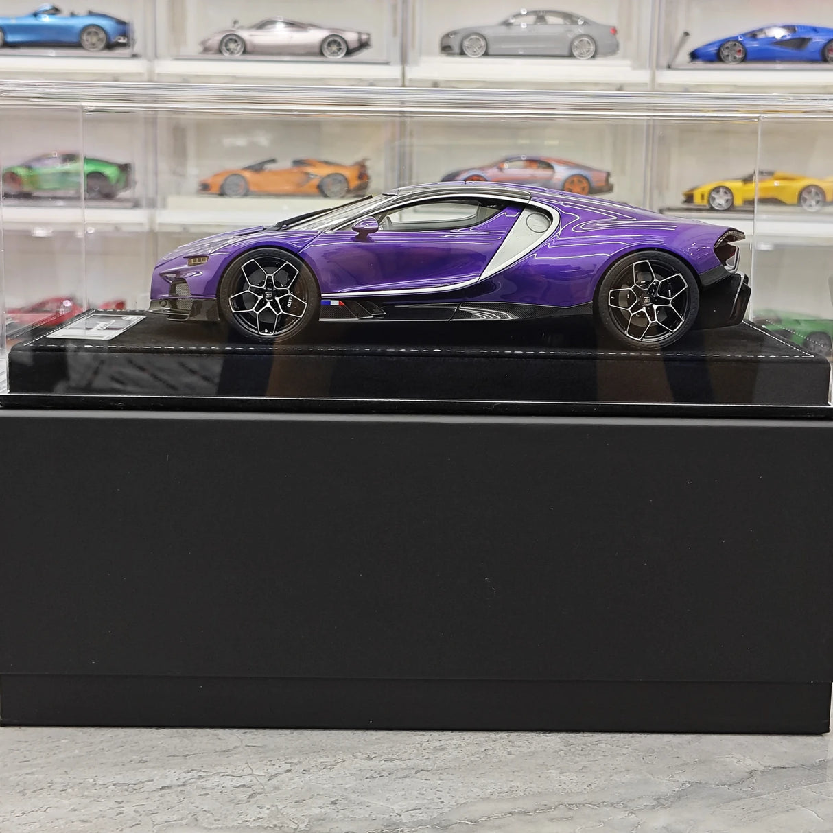 Henson & Heaven Bugatti 2026 Tourbillon Purple 1:18 – Sammelobjekt-Resin-Modell-Resin