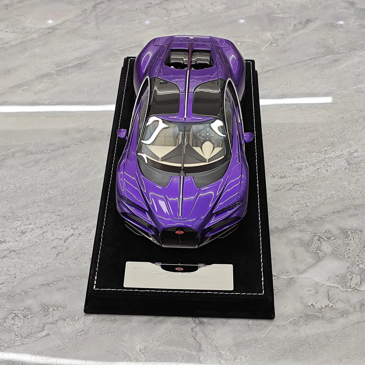 Henson & Heaven Bugatti 2026 Tourbillon Purple 1:18 – Sammelobjekt-Resin-Modell-Resin