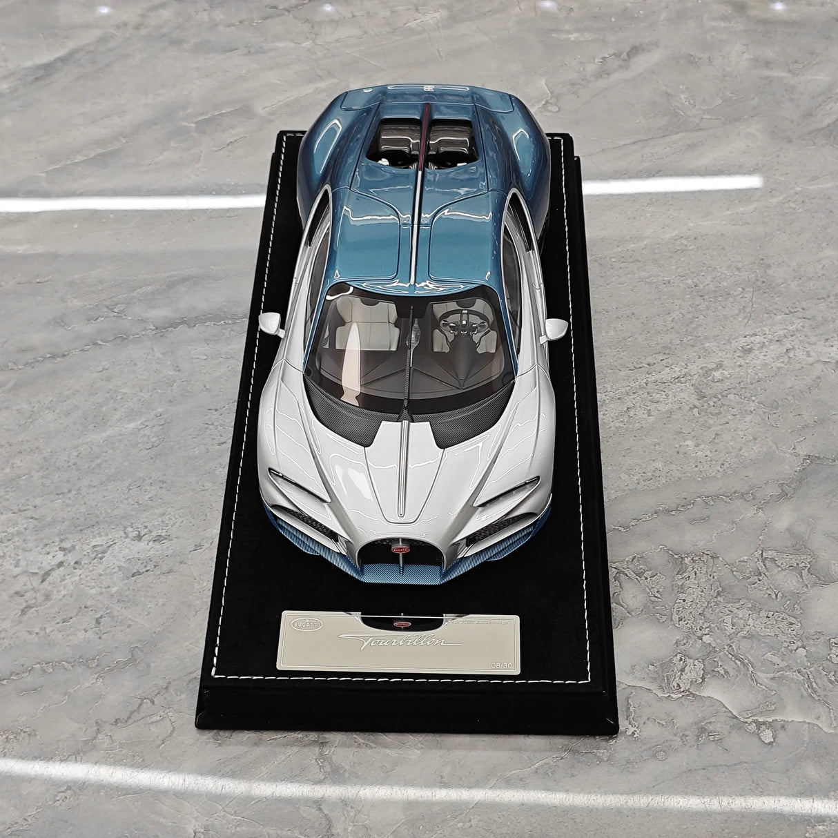 Henson & Heaven Bugatti 2026 Tourbillon Silber und Blau 1:18 – Sammelobjekt-Resin-Modellharz