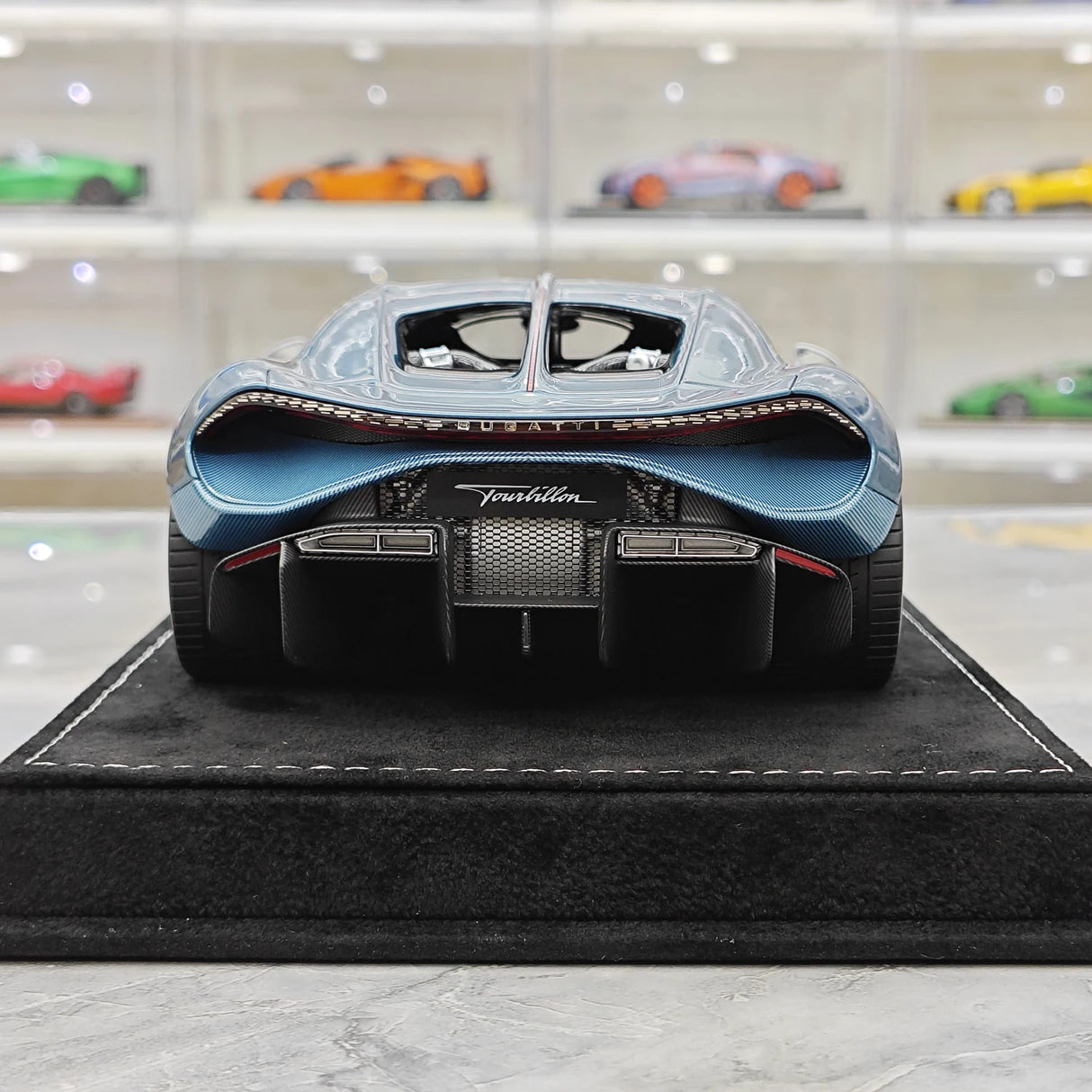 Henson & Heaven Bugatti 2026 Tourbillon Silber und Blau 1:18 – Sammelobjekt-Resin-Modellharz