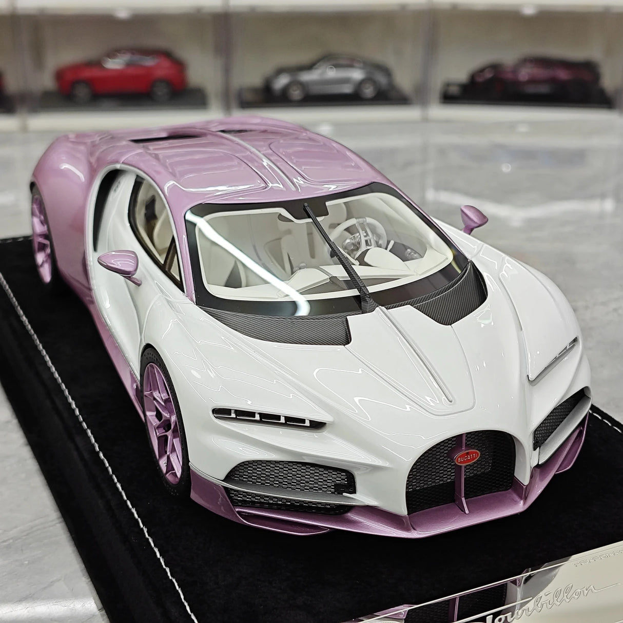 Henson & Heaven Bugatti 2026 Tourbillon White and Pink 1:18 – Collectible Resin Model Resin