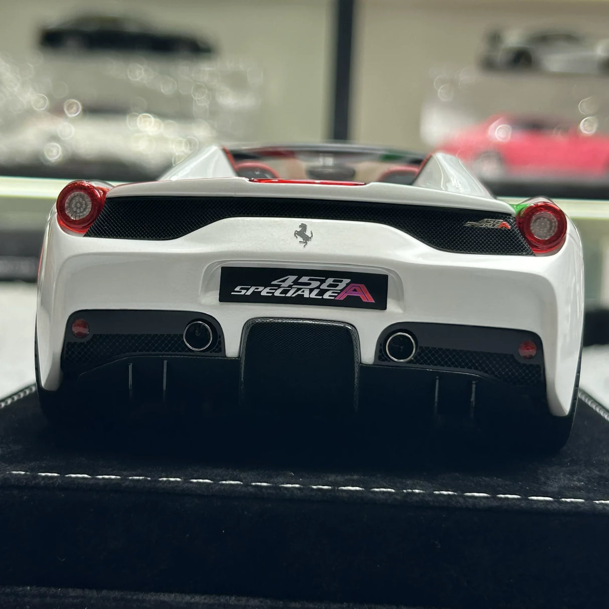 Henson & Heaven Ferrari 2014 458 Speciale Aperta White Italian Flag 1:18 – نموذج راتنج قابل للجمع