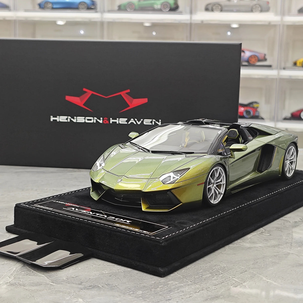 Henson & Heaven Lamborghini 2013 Aventador LP700-4 Roadster أرتيميس جرين 1:18 – نموذج راتنج قابل للجمع