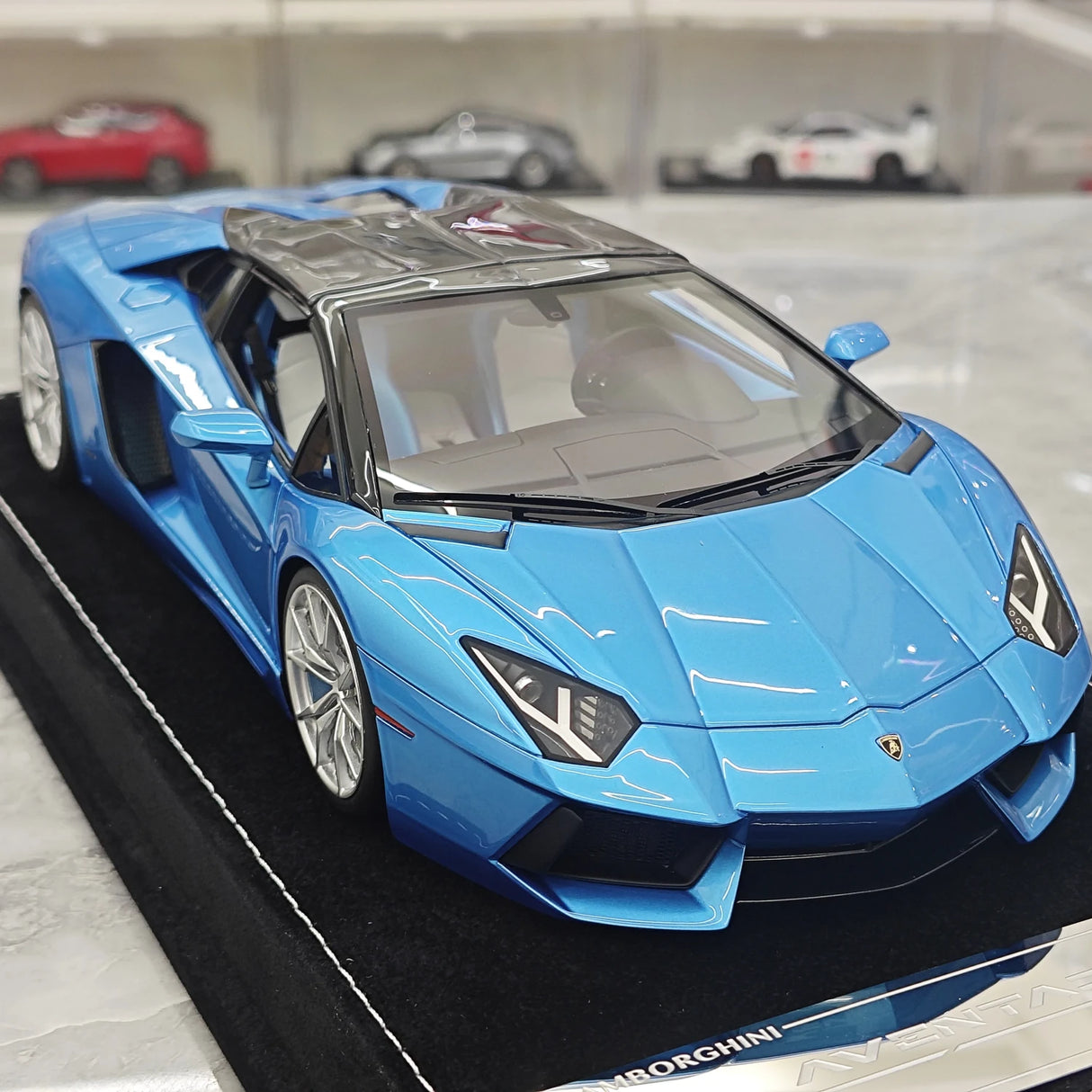 Henson & Heaven Lamborghini 2013 Aventador LP700-4 Roadster Azzurro Thetis 1:18 – Resina modello in resina collezionabile