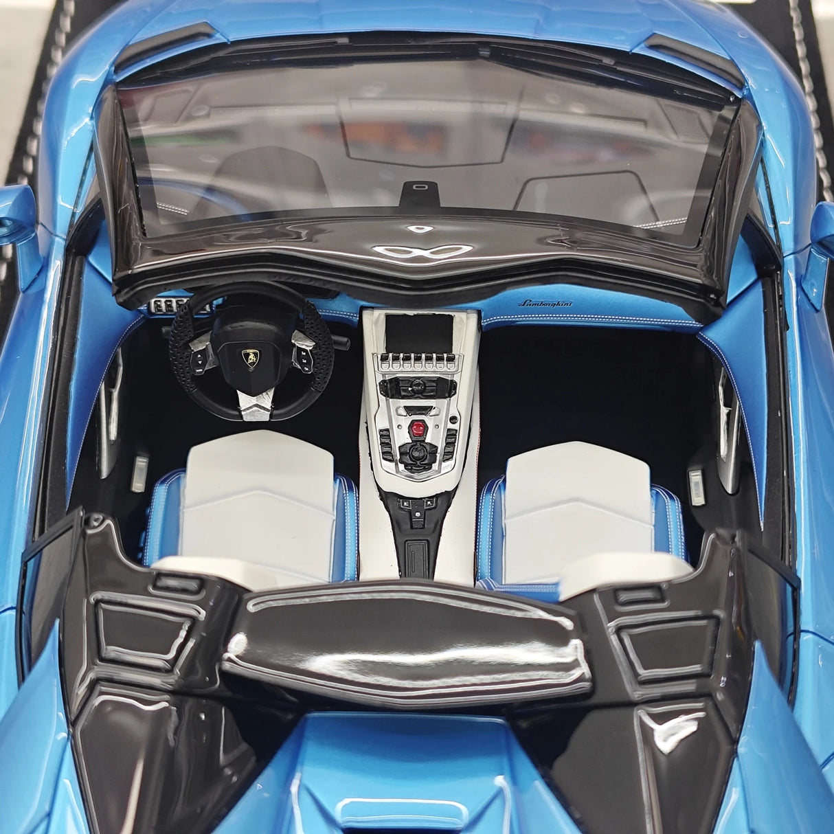 Henson & Heaven Lamborghini 2013 Aventador LP700-4 Roadster Azzurro Thetis 1:18 – Resina modello in resina collezionabile