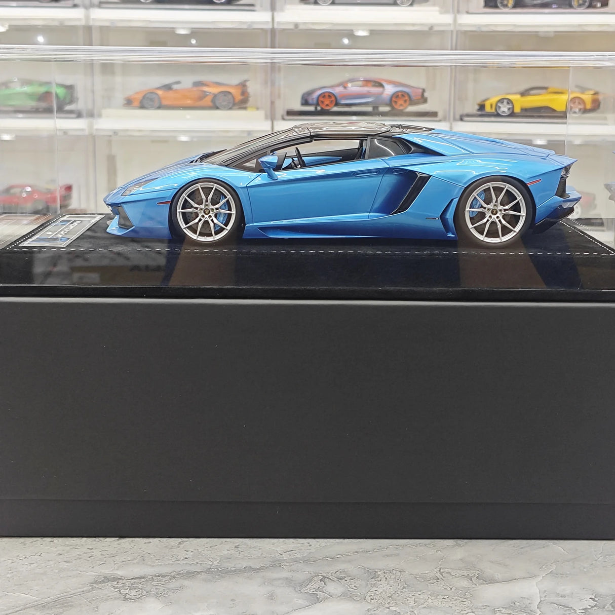 Henson & Heaven Lamborghini 2013 Aventador LP700-4 Roadster Azzurro Thetis 1:18 – Resina modello in resina collezionabile