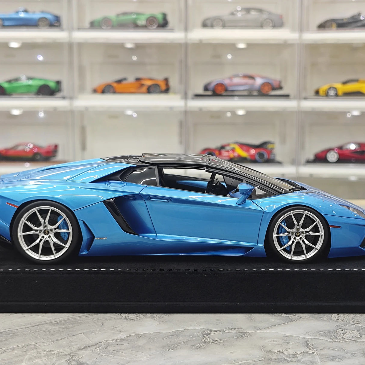 Henson & Heaven Lamborghini 2013 Aventador LP700-4 Roadster Azzurro Thetis 1:18 – Resina modello in resina collezionabile