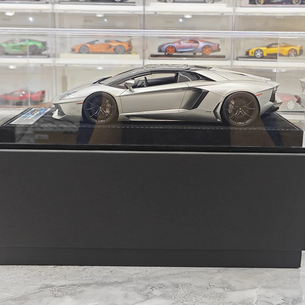 Henson & Heaven Lamborghini 2013 Aventador LP700-4 Roadster Grigio Metalluro 1:18 – نموذج راتنج قابل للجمع
