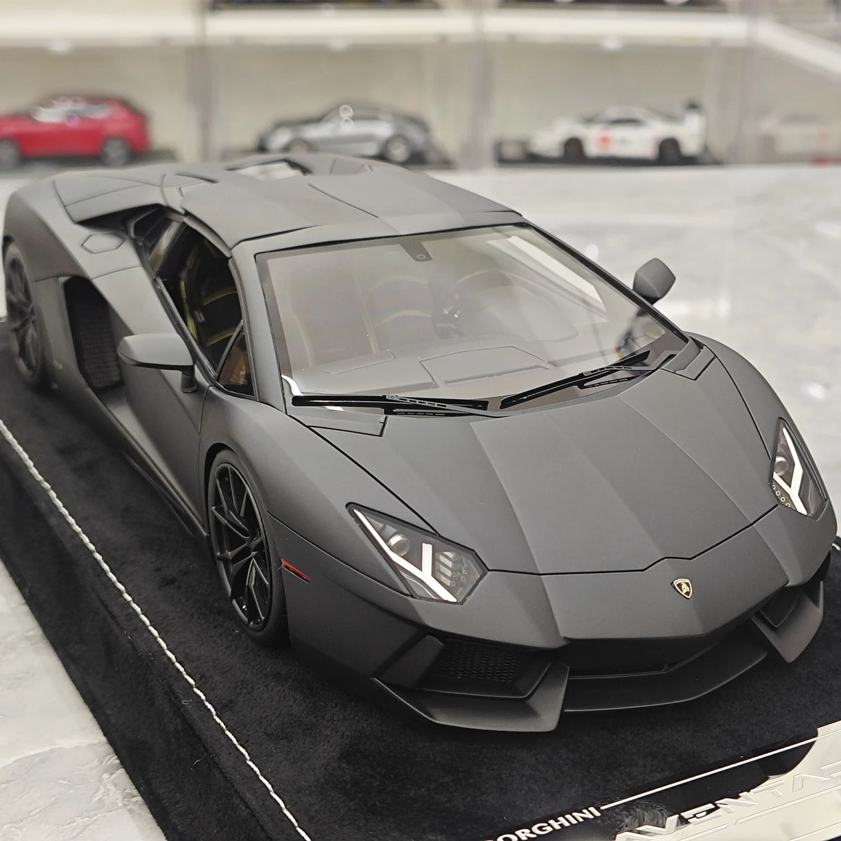 Henson & Heaven Lamborghini 2013 Aventador LP700-4 Roadster Matte Black 1:18 – keräilyhartsimalli