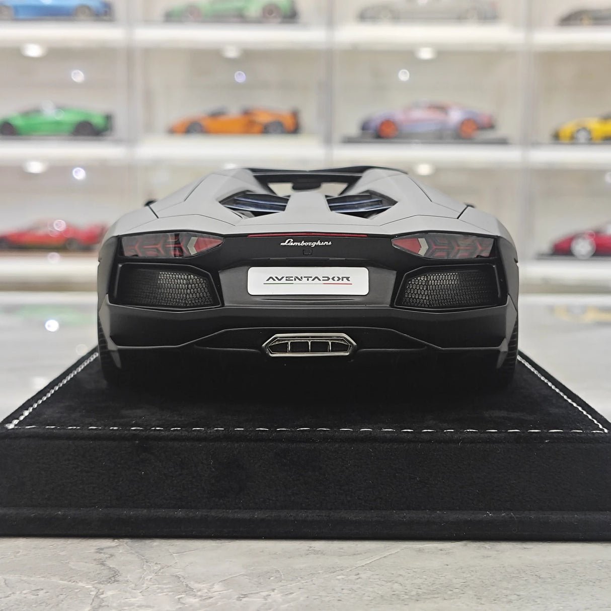 Henson & Heaven Lamborghini 2013 Aventador LP700-4 Roadster Matte Black 1:18 – keräilyhartsimalli