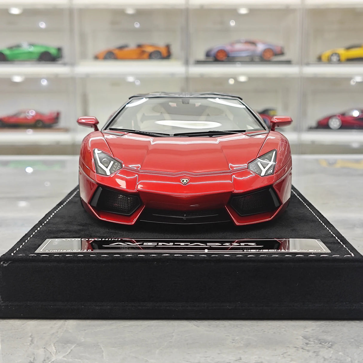 Henson & Heaven Lamborghini 2013 Aventador LP700-4 Roadster Metallin punainen 1:18 – keräilyhartsimallihartsi