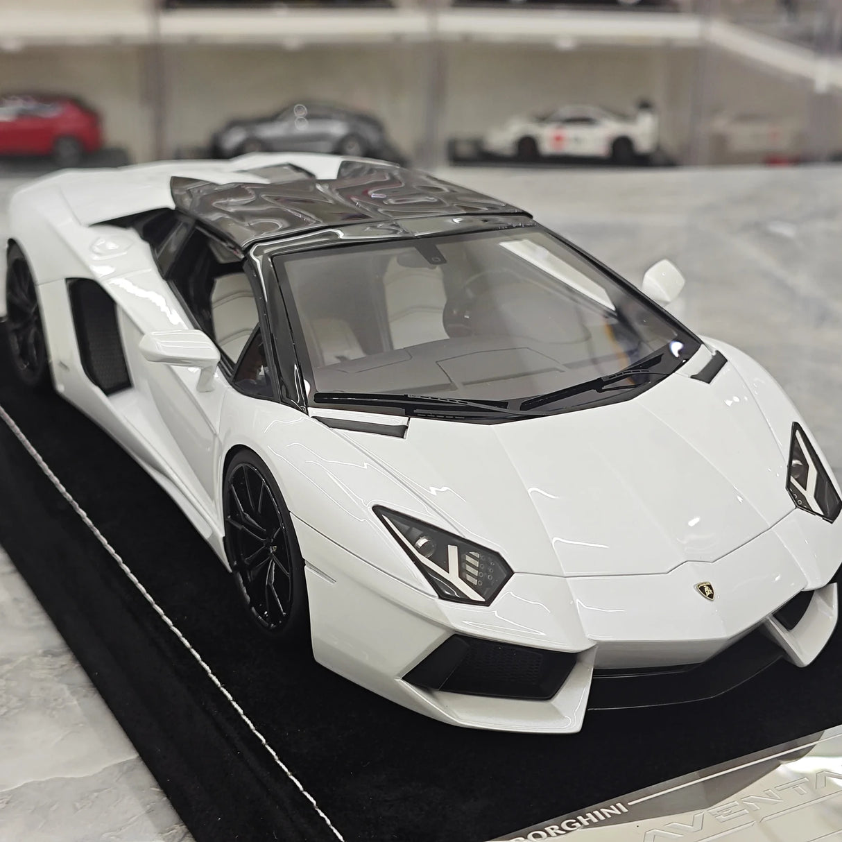 Henson & Heaven Lamborghini 2013 Aventador LP700-4 Roadster Pearl White 1:18 – Resina de Modelo de Resina de Colección