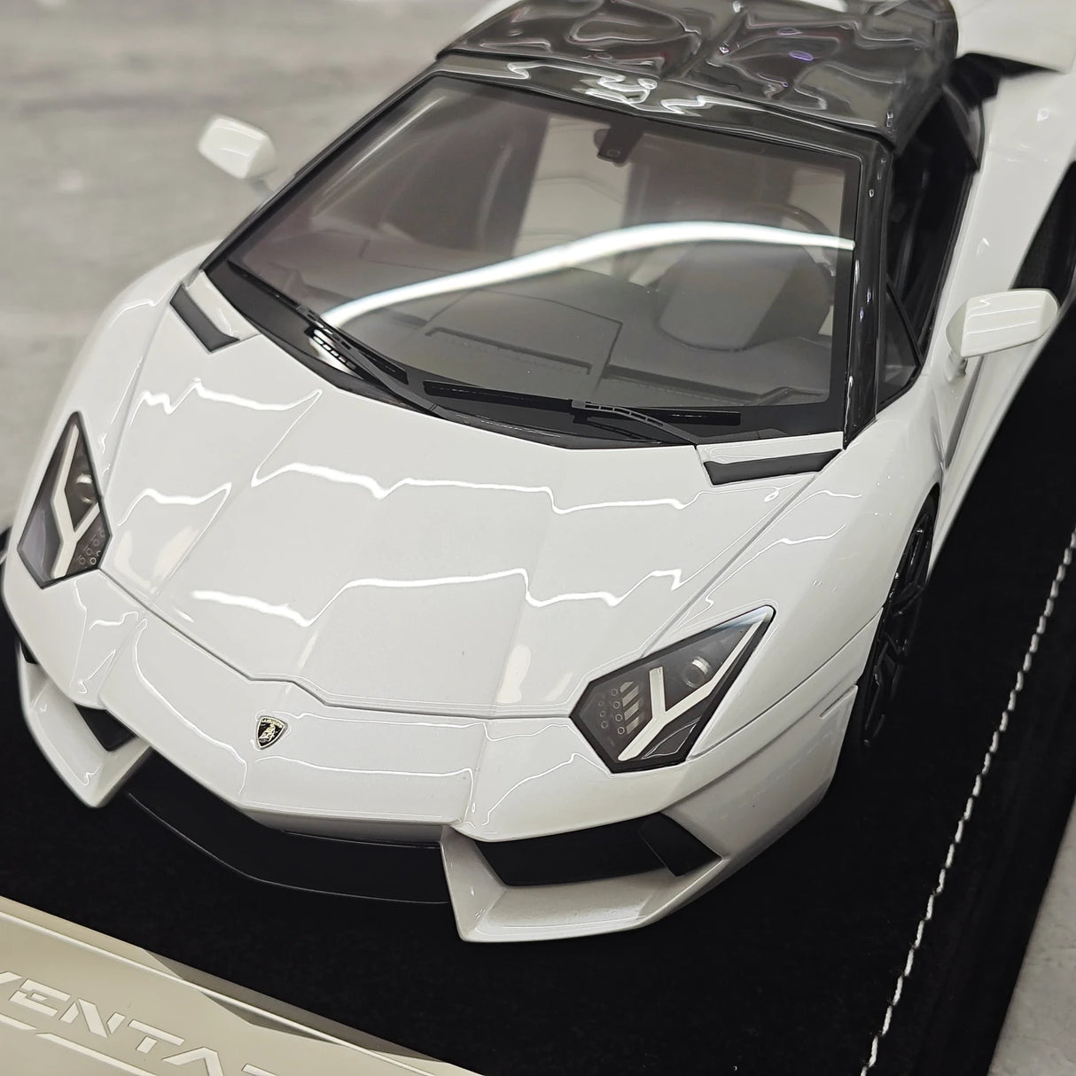 Henson & Heaven Lamborghini 2013 Aventador LP700-4 Roadster Pearl White 1:18 – Resina de Modelo de Resina de Colección