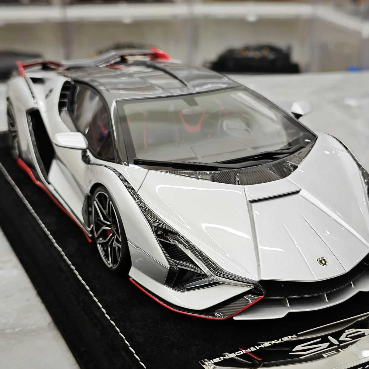 Henson & Heaven Lamborghini 2019 Sian FKP 37 Argento 1:18 – Modello in resina da collezione