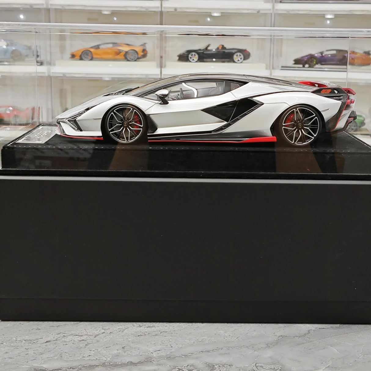 Henson & Heaven Lamborghini 2019 Sian FKP 37 Argento 1:18 – Modello in resina da collezione