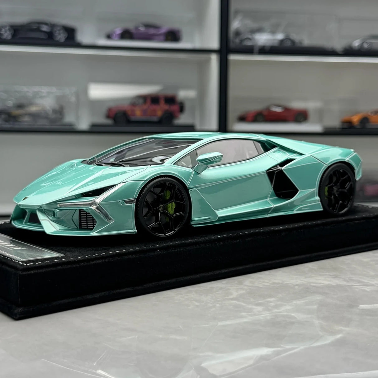 Henson & Heaven Lamborghini 2024 Revuelto Cian Elettroplaccato 1:18 – Resina modello in resina collezionabile