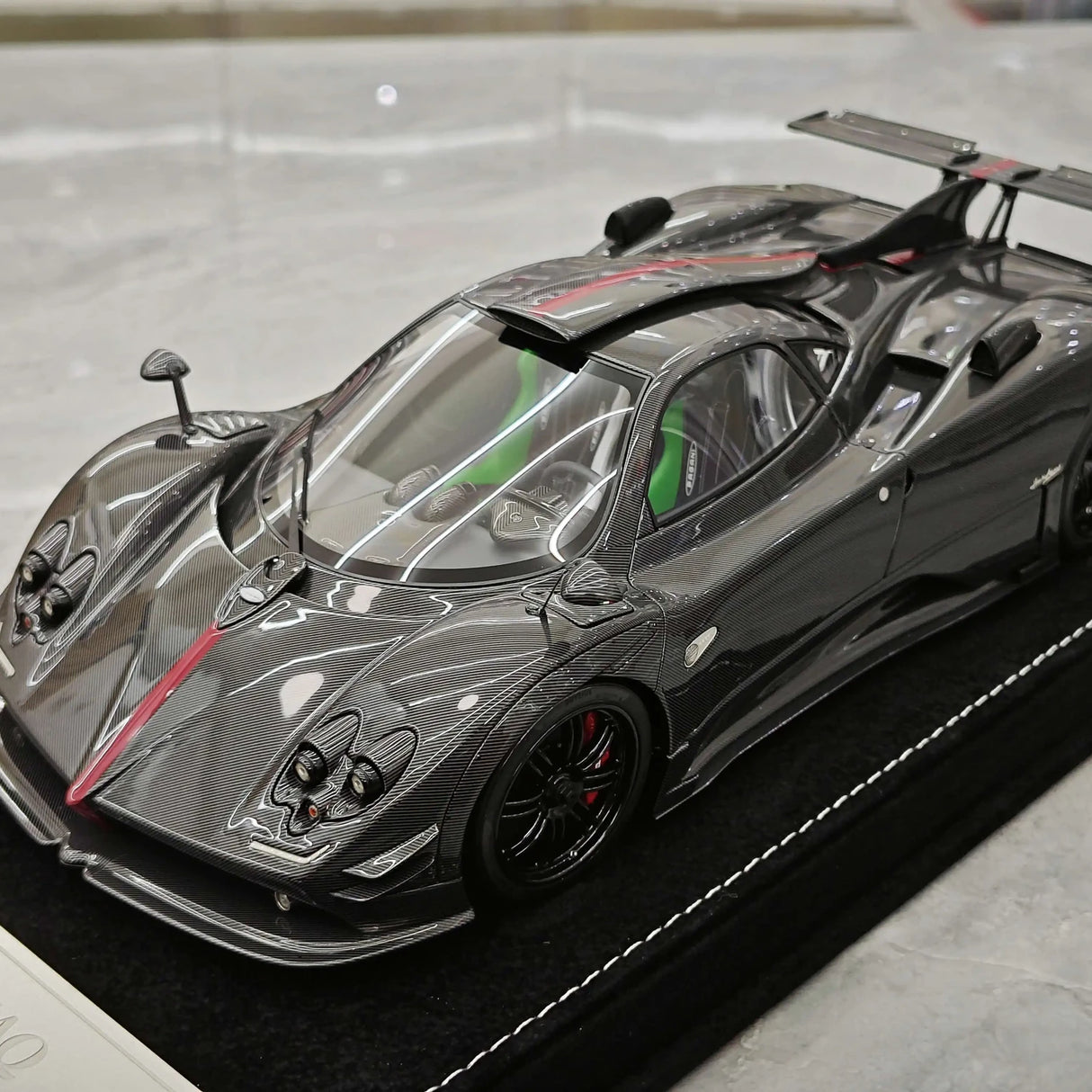 Henson & Heaven Pagani 2016 Zonda 760 Roadster Nera lucida 1:18 – Resina modello in resina collezionabile