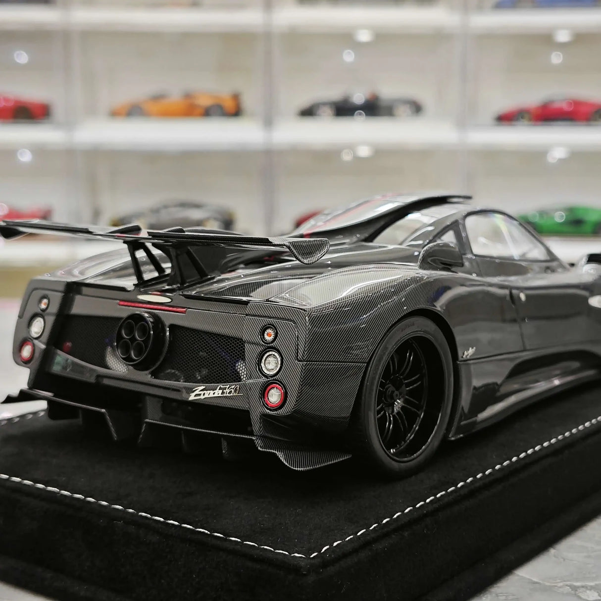 Henson & Heaven Pagani 2016 Zonda 760 Roadster Nera lucida 1:18 – Resina modello in resina collezionabile