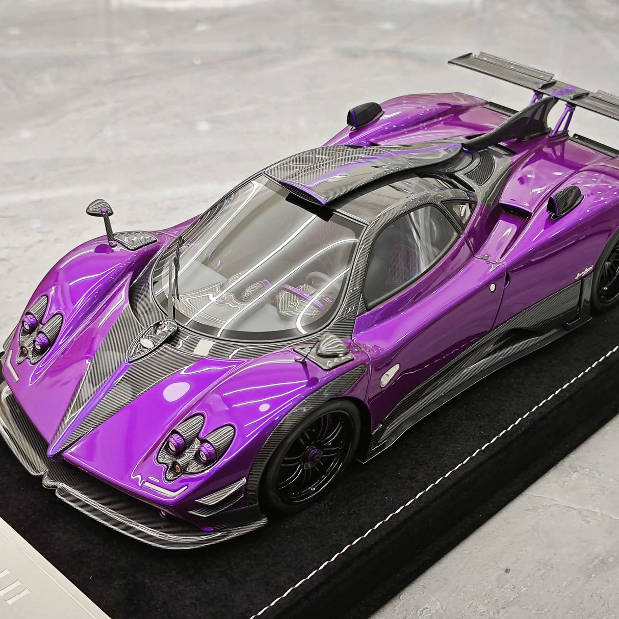 Henson & Heaven Pagani 2016 Zonda 760 Roadster Purple 1:18 – Resina da collezione in resina
