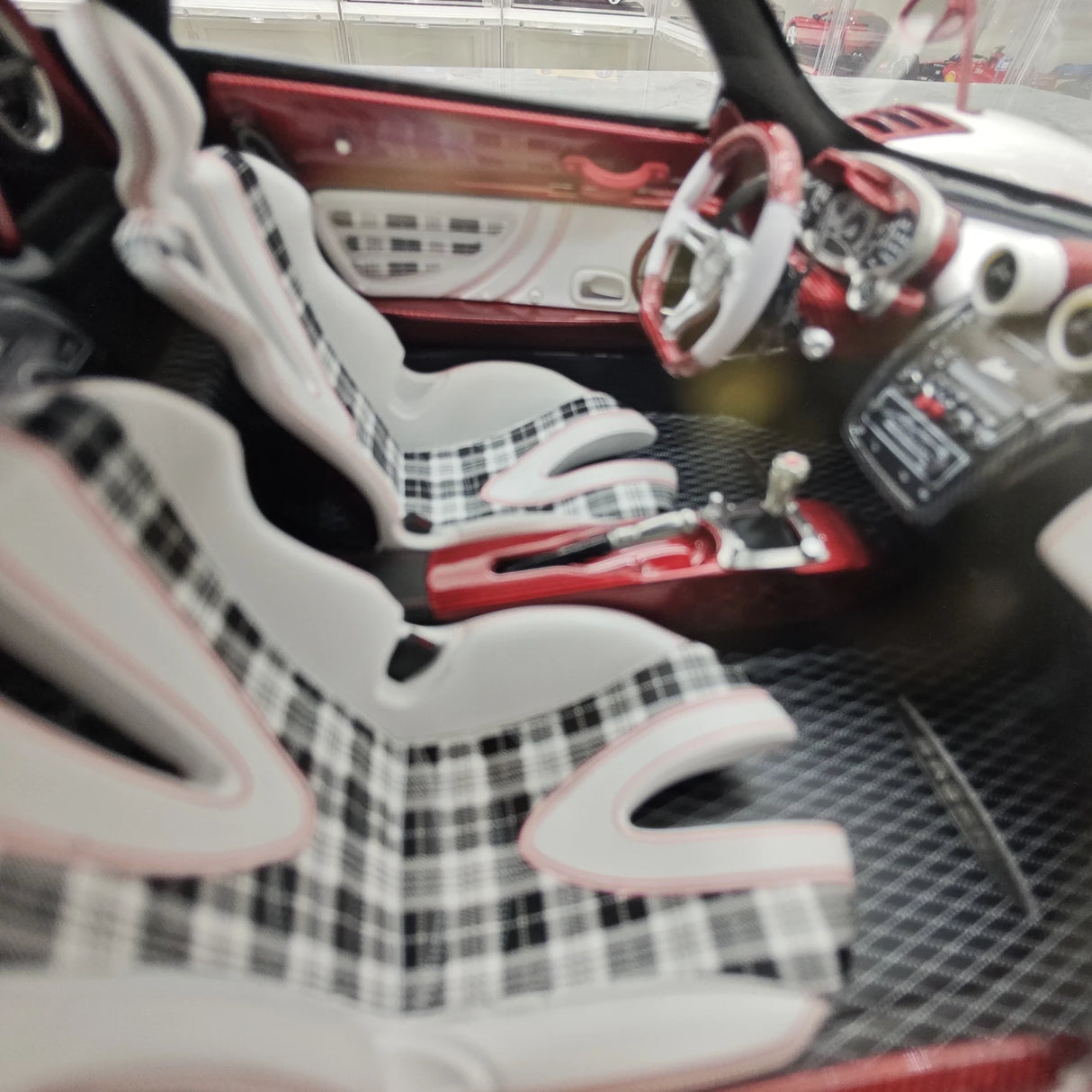 Henson & Heaven Pagani 2016 Zonda 760 Roadster Red White Carbon 1:18 – samlarobjekt resinmodellresin