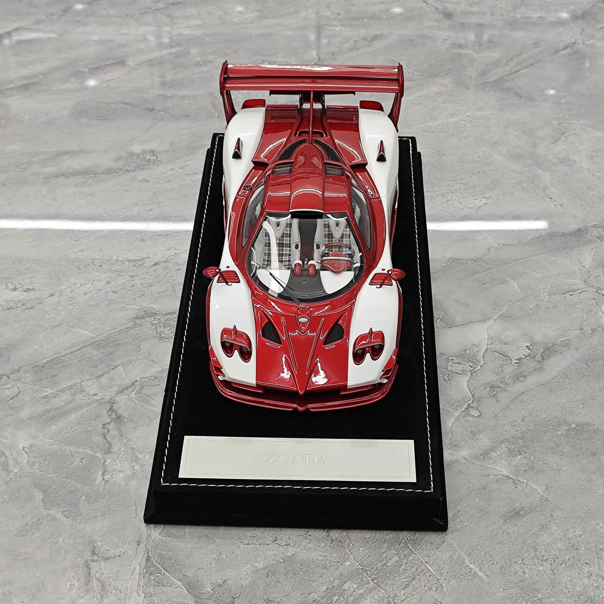 Henson & Heaven Pagani 2016 Zonda 760 Roadster Red White Carbon 1:18 – samlarobjekt resinmodellresin