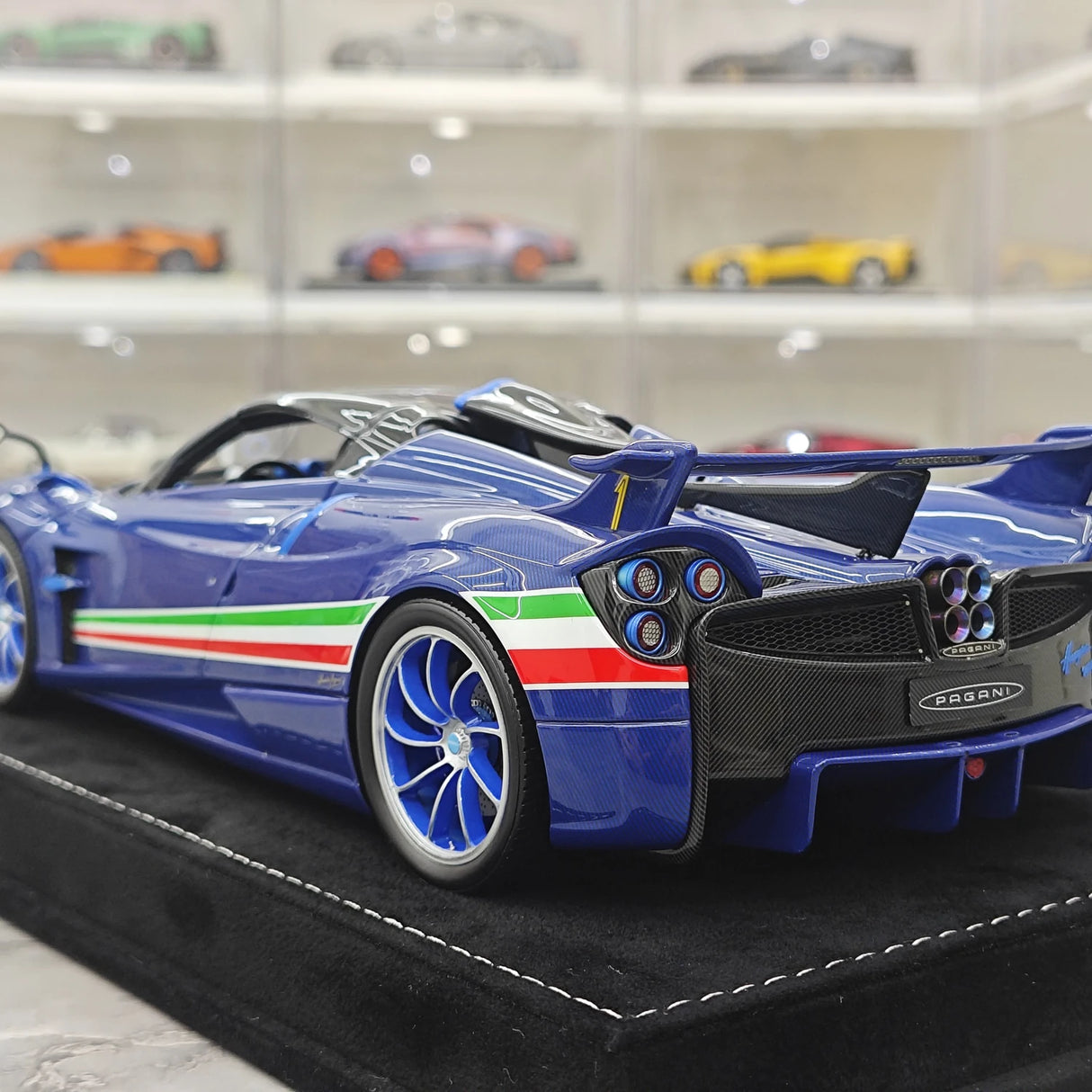Henson & Heaven Pagani 2021 Huayra R Blue Gold Carbon 1:18 – Resina modelo de resina coleccionable