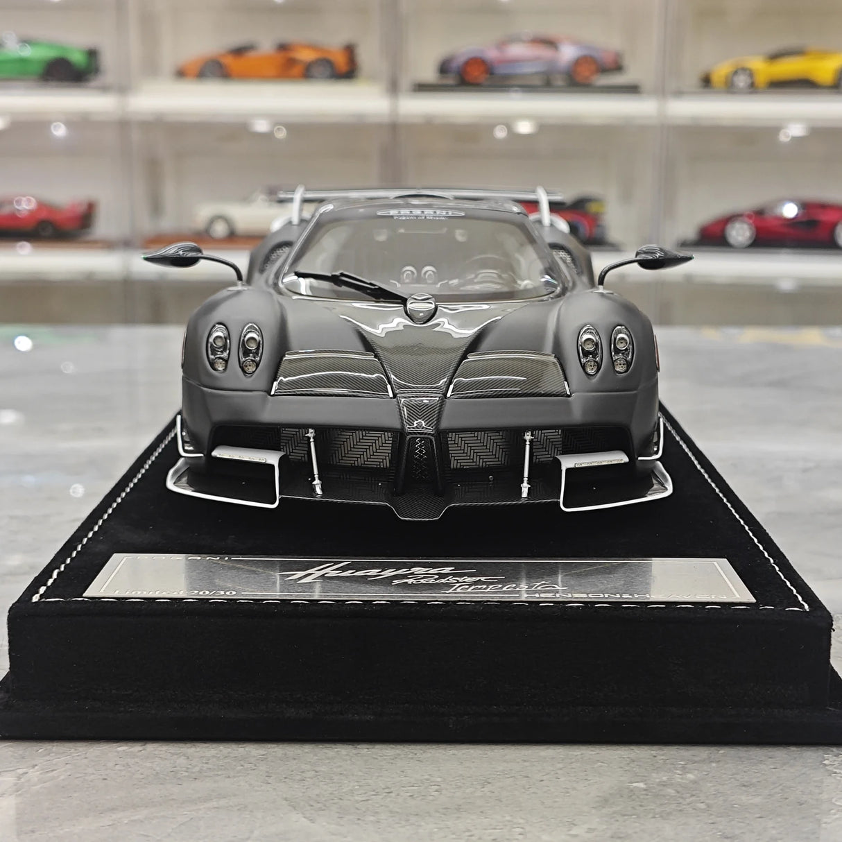 Henson & Heaven Pagani 2021 Huayra R مات بلاك كربون 1:18 – راتنج نموذجي قابل للجمع