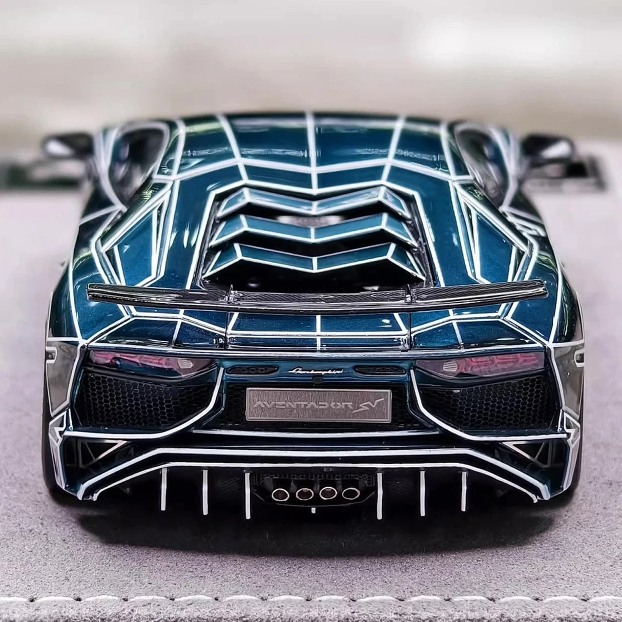 Henson & Heaven Lamborghini 2015 Aventador LP750-4 SV Cracked Livery 1:43 – Collectible Resin Model Resin