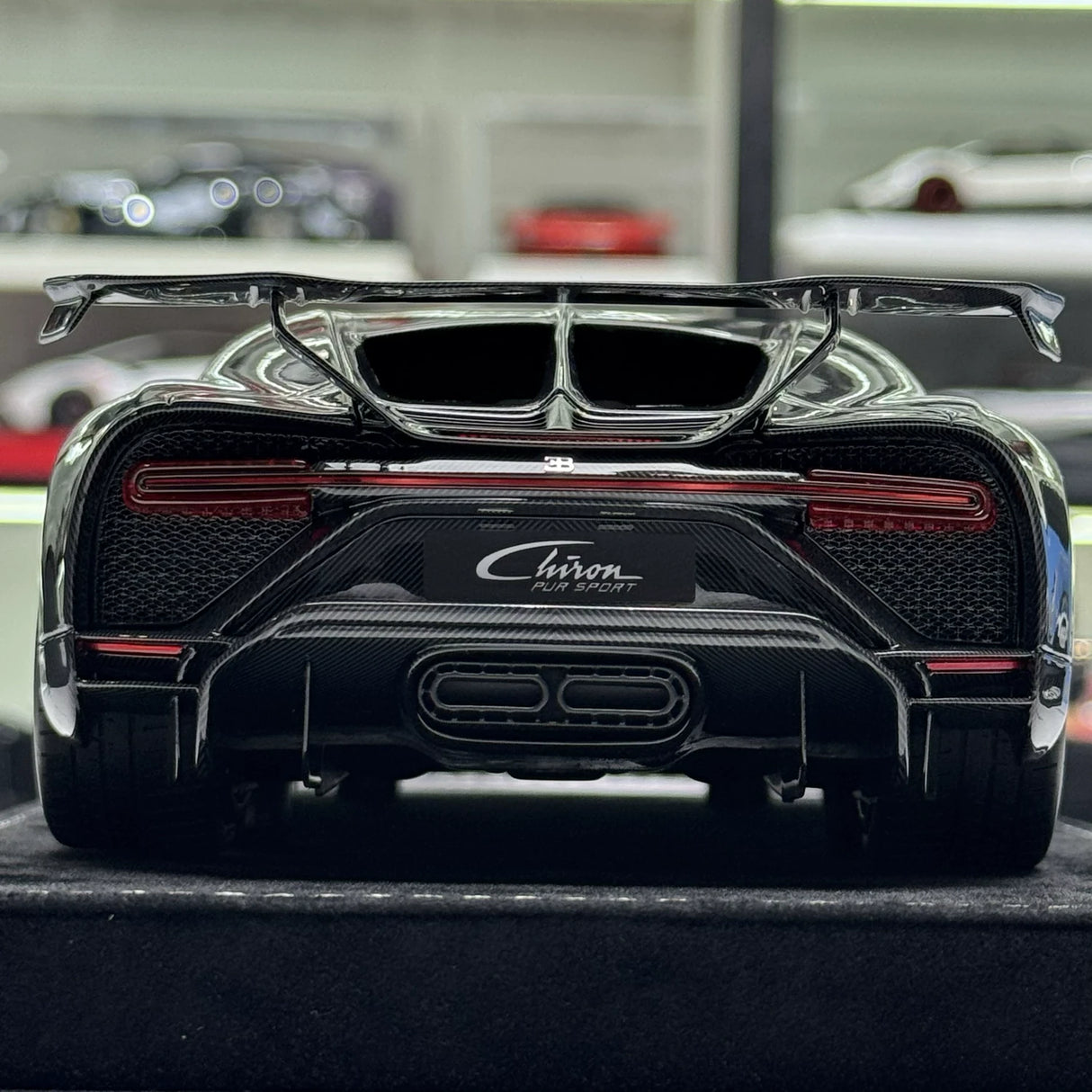 Henson & Heaven Bugatti 2020 Chiron Pur Sport Black 1:18 – keräilyesine hartsimalli