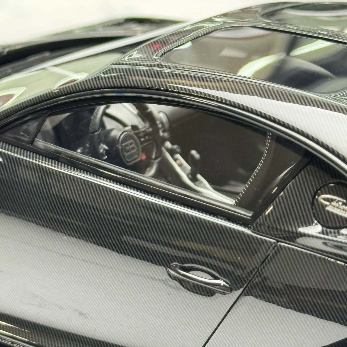 Henson & Heaven Bugatti 2020 Chiron Pur Sport Black 1:18 – keräilyesine hartsimalli