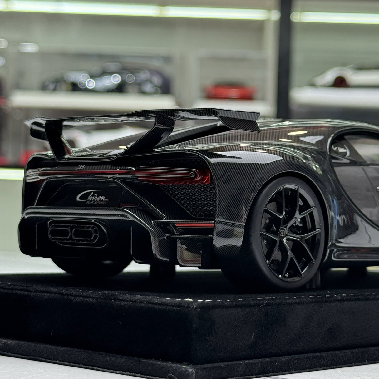 Henson & Heaven Bugatti 2020 Chiron Pur Sport Gray 1:18 – keräilyhartsimalli