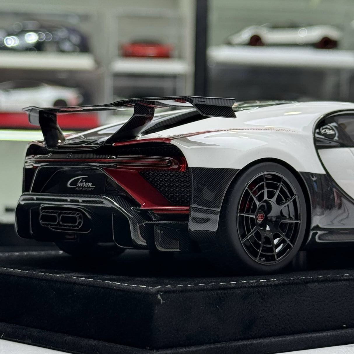 Henson & Heaven Bugatti 2020 Chiron Pur Sport White 1:18 – Modelo de Resina de Coleção