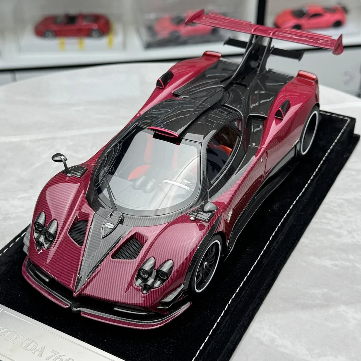 Henson & Heaven Pagani 2012 Zonda 760 RS Carbon Pink 1:18 – Resina de Modelo de Resina de Colección